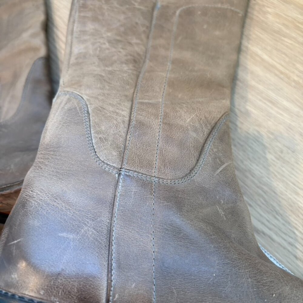 ** FRYE 77534 Paige Tall Boots Sz 5.5 Riding Taupe Leather Motorcycle Distressed - Picture 8 of 10